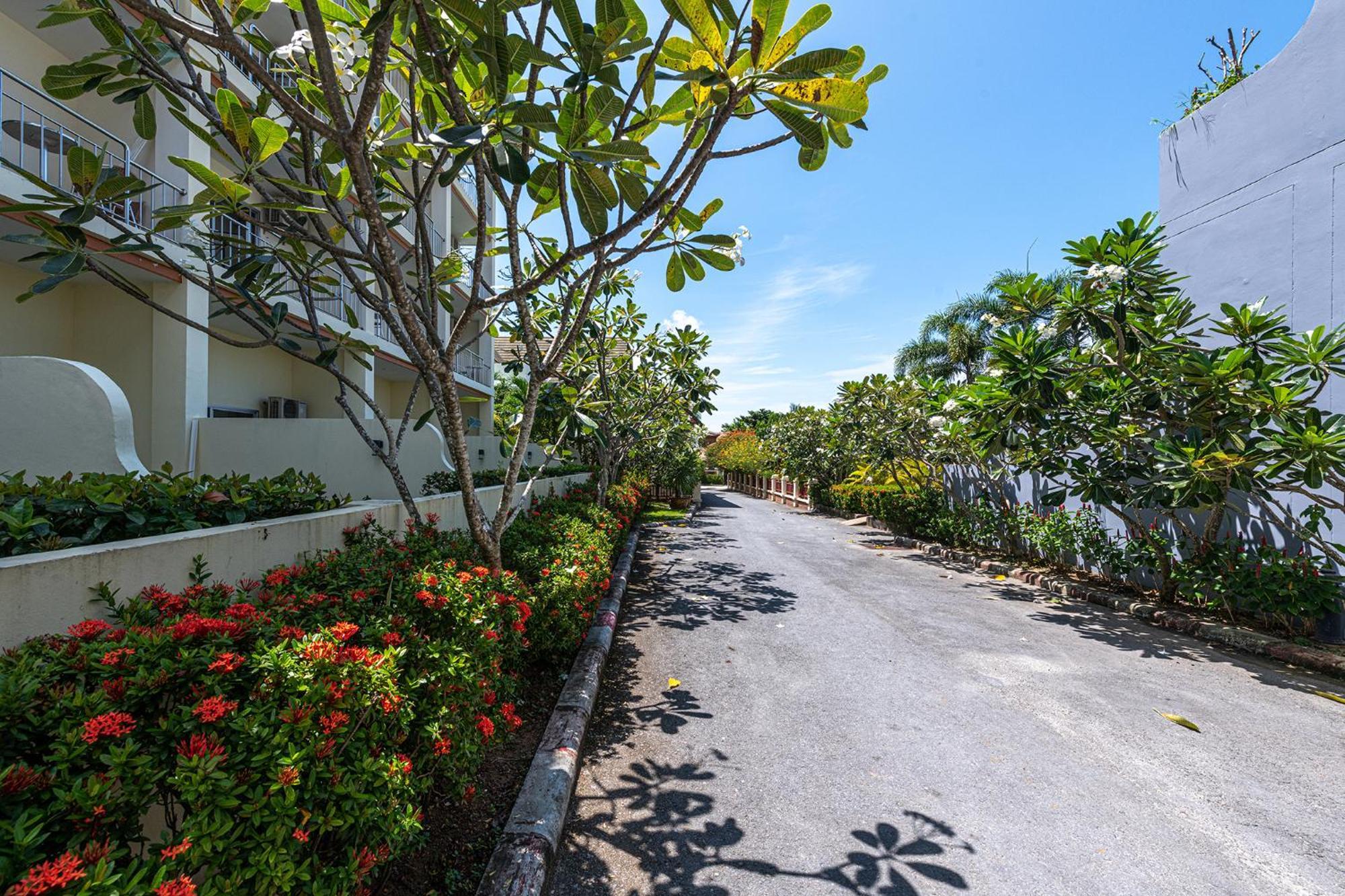 Blue Beach Grand Resort And Spa In Chalong Phuket By Dayuu Ban Saiyuan Exterior photo